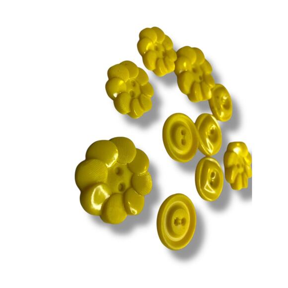 Lot of 10 Yellow Assorted Midcentury Buttons Acrylic Sunshine Yellow - Picture 3 of 5